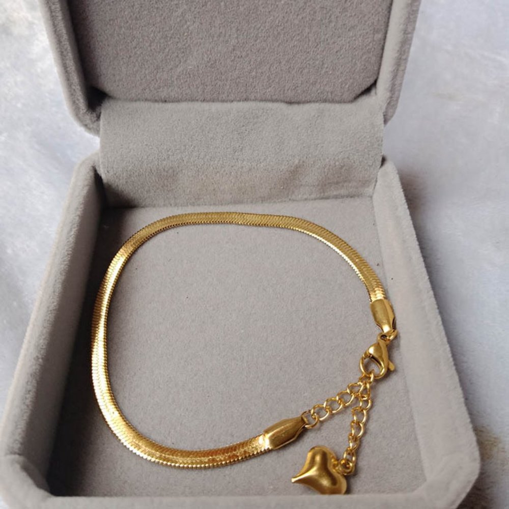 Heart Snake Chain Bracelet - Picture 4 of 9